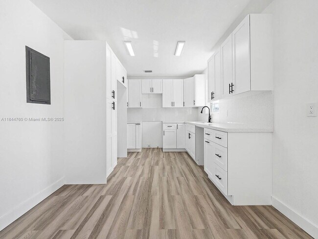 Foto del edificio - 139 NE 17th St