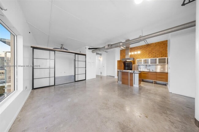 Foto del edificio - 10 SW South River Dr