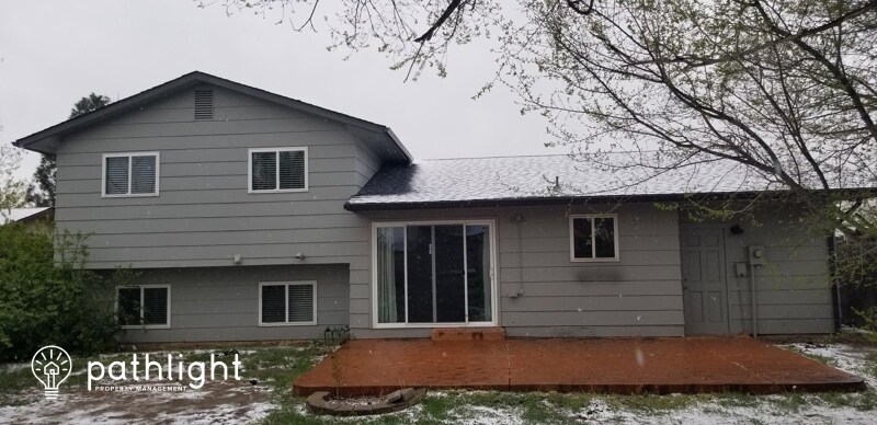 Building Photo - 2155 Shawnee Ct