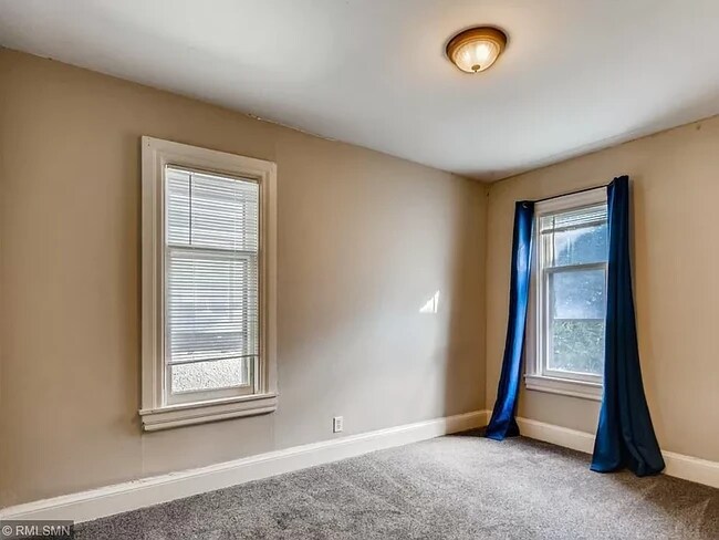 Foto del edificio - 526 8th Ave SE