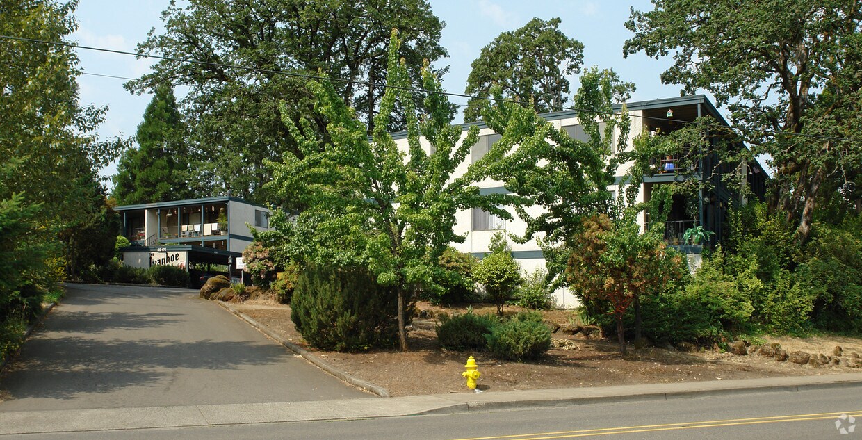 Building Photo - The Ivanhoe