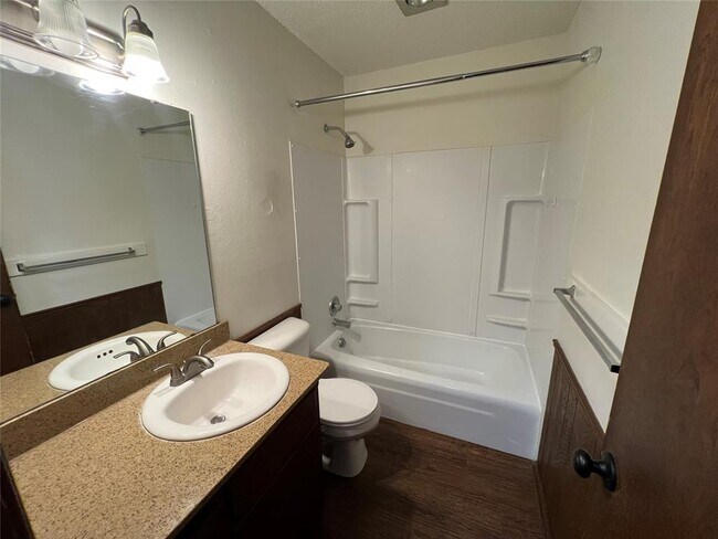 Building Photo - 1020 N 6th St