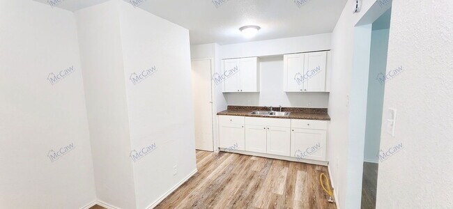 Foto del edificio - 2150 Stovall Dr