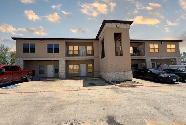 Building Photo - 5601 Cuenca Dr