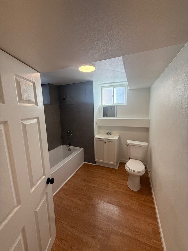 Building Photo - 118 Broadwater Ave