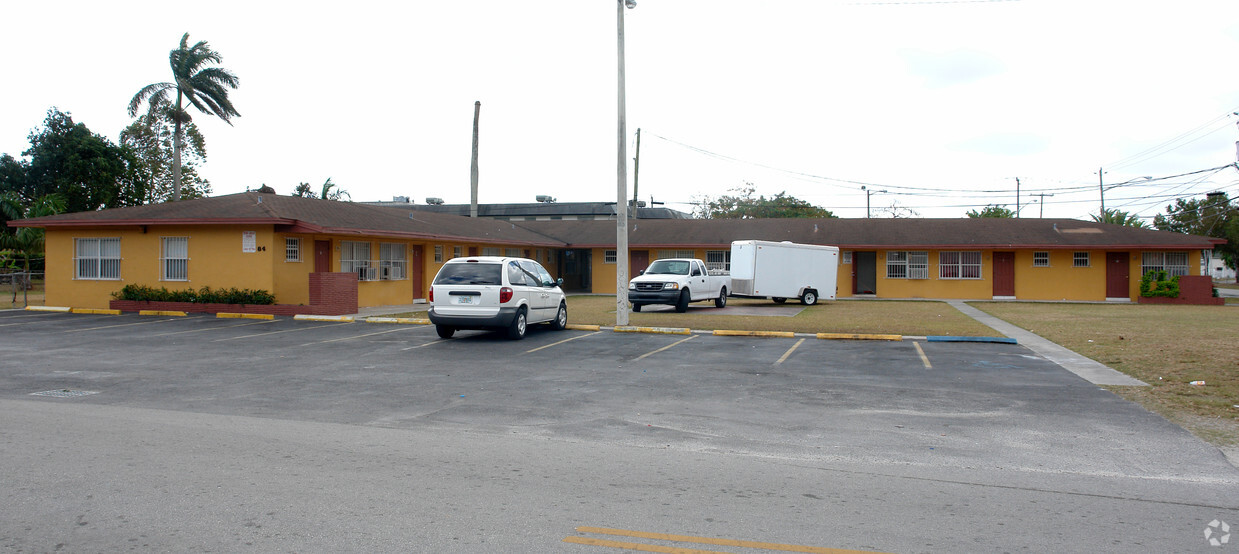 Primary Photo - 84 NW 12th St