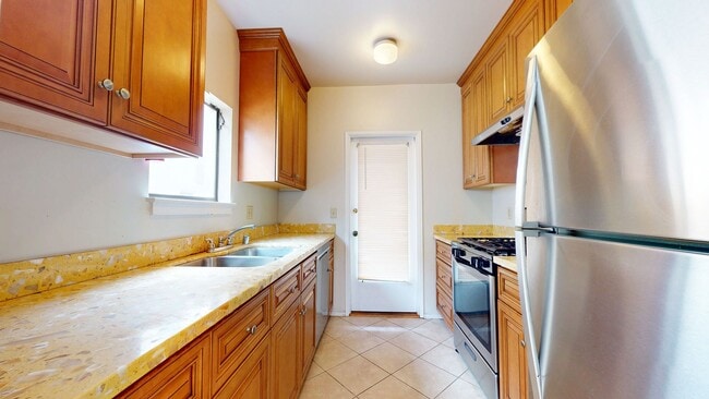 Building Photo - 2 Bedroom Condo Close to UC Berkeley!