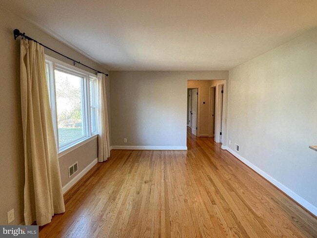 Foto del edificio - 4426 Strathmore Ave