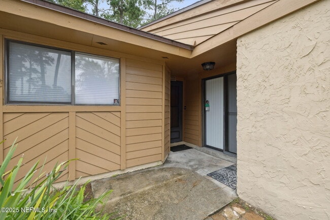 Building Photo - 85 Debarry Ave