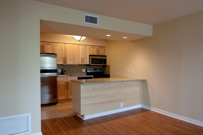 Foto del edificio - 7685 Northcross Dr