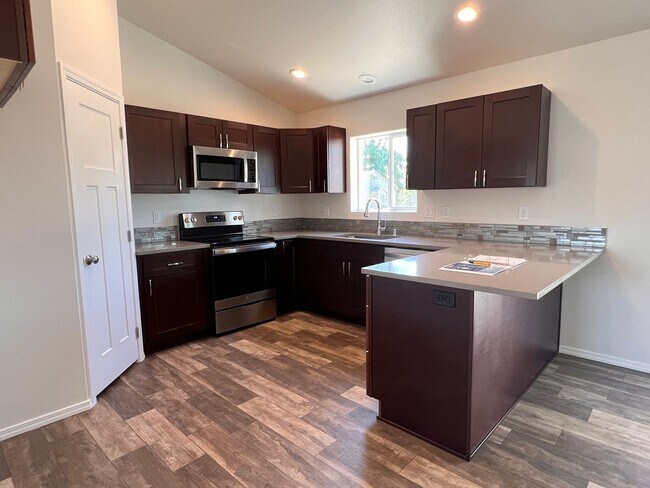 Foto del edificio - Newer Construction Home For Rent!