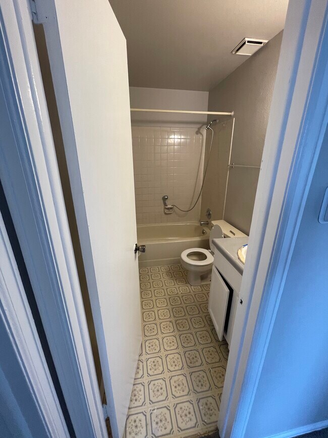 1030 Market St, Colorado Springs, CO 80904 Townhouse for Rent in