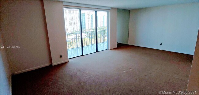 Foto del edificio - 18181 NE 31st Ct