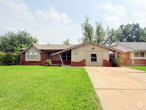 Building Photo - 2512 SW 64th St