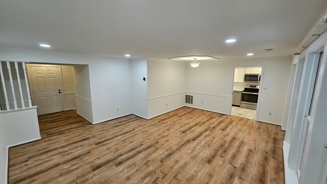 Building Photo - 5715 Brewer House Cir