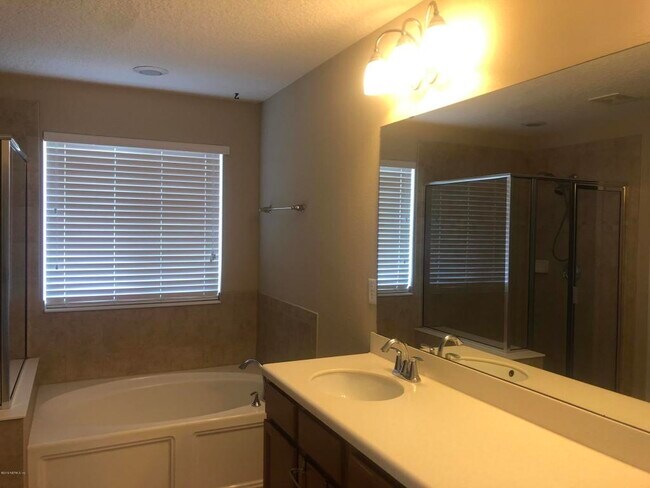 Foto del edificio - 753 Briar View Dr