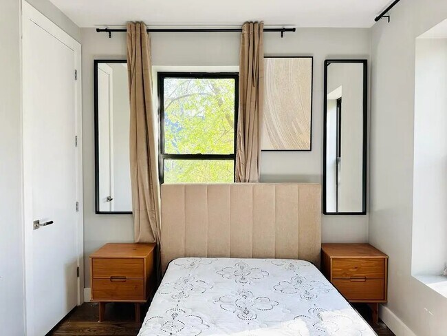 Foto del edificio - Furnished room/NOT APARTMENT