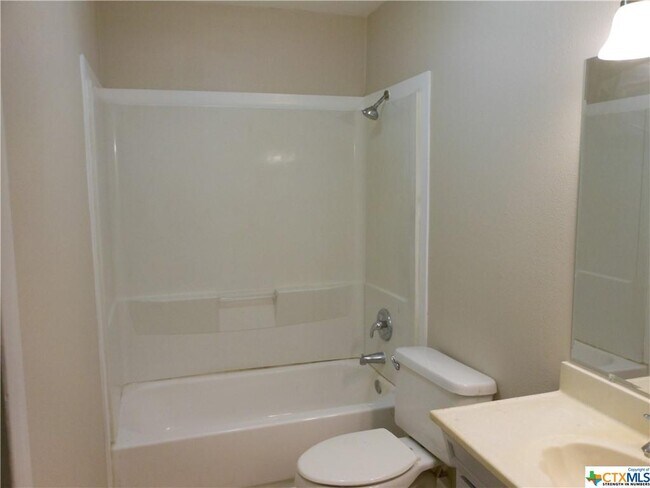 Building Photo - 333 Briarwood Dr