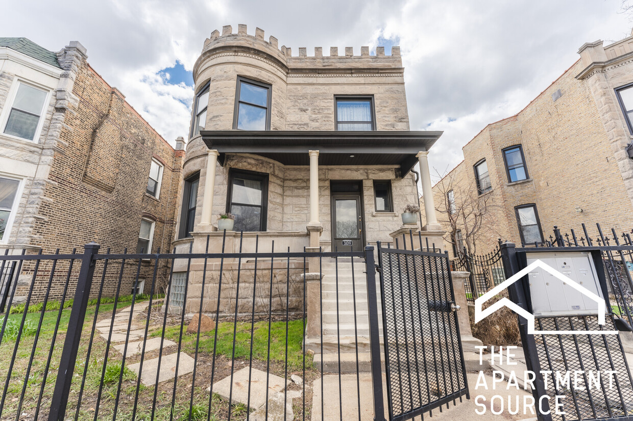 Foto principal - 3109 W Augusta Blvd