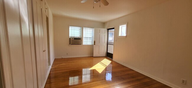 Building Photo - 1624 S Chapel Ave