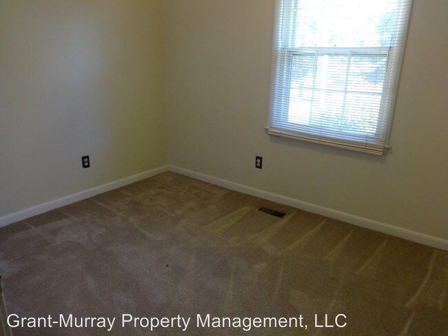 Building Photo - 3 br, 2 bath House - 15 Astor Drive
