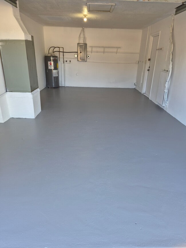 Single car garage - 6989 Alken Cir