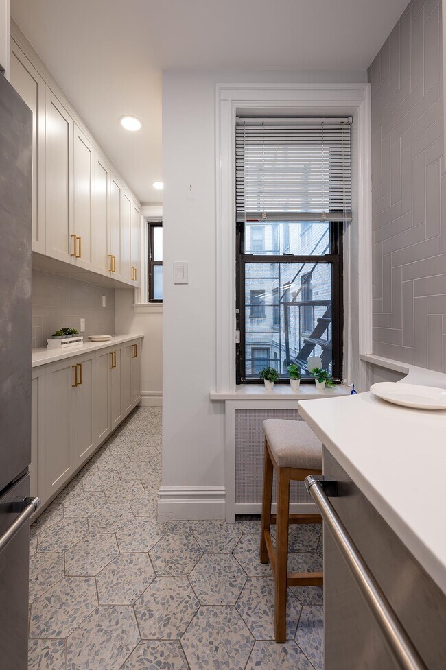 Foto del edificio - 131 Kensington Ave