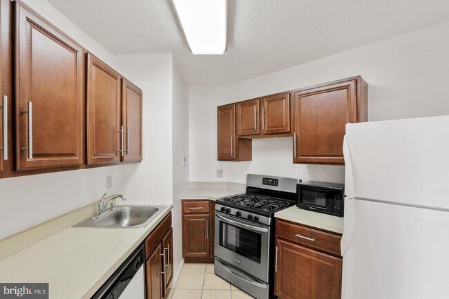 Building Photo - 4242 East-West Hwy