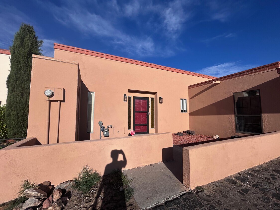 Primary Photo - 606 Western Dr