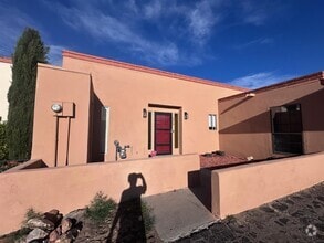 Building Photo - 606 Western Dr
