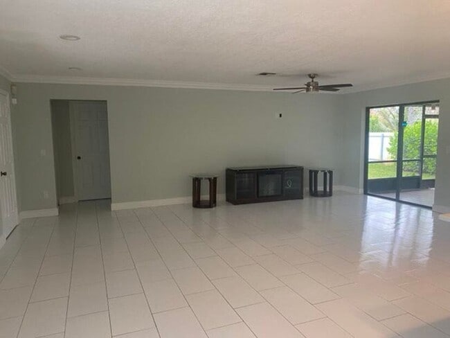 Building Photo - 1127 Sea Pines Way, Lantana, FL 33462
