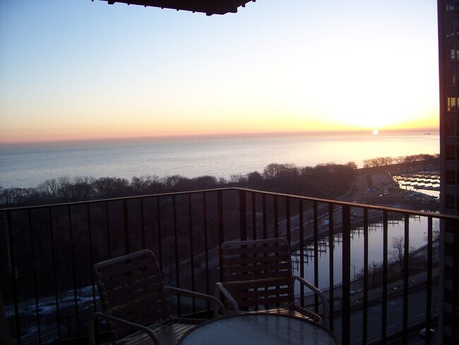 Foto del edificio - 3550 N Lake Shore Dr.