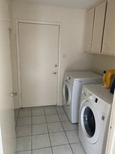 Building Photo - 5 Bendwood Dr