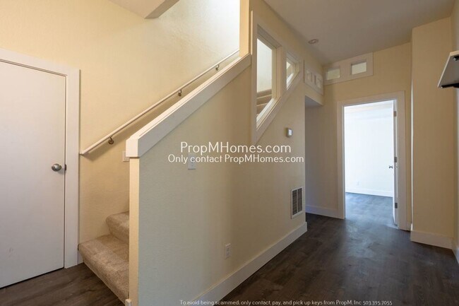 Foto del edificio - Charming 3-Bedroom Sanctuary in Vibrant Mo...