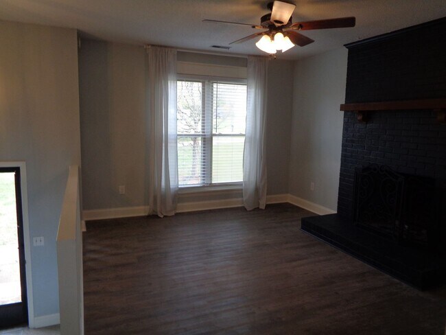 Foto del edificio - Nice! Updated House with Unfinished Basement-Ready for Move-In