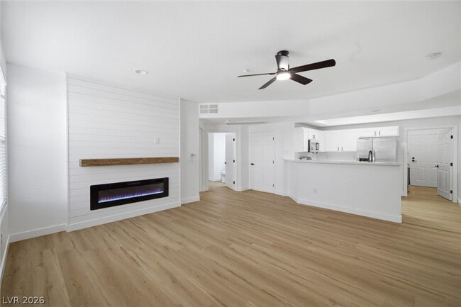 Building Photo - 5855 Valley Dr