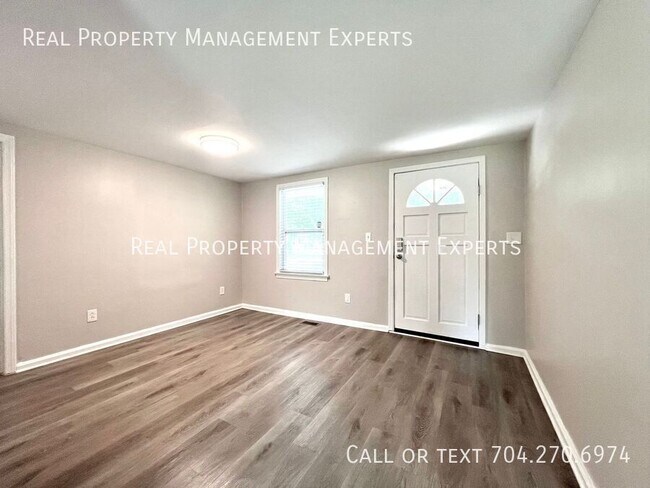 Foto del edificio - 1239 Log Cabin Rd