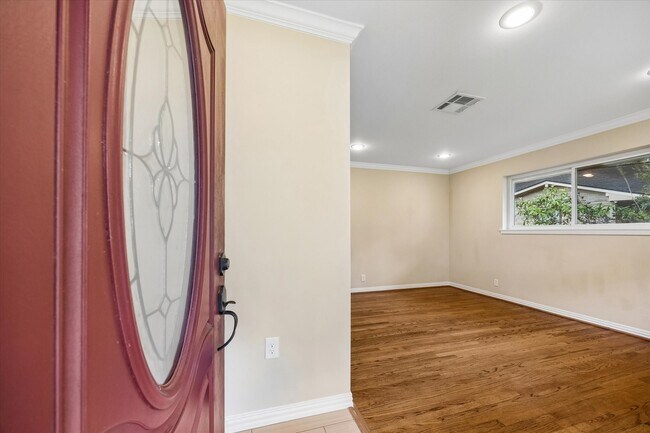 Foto del edificio - 1607 Willowby Dr