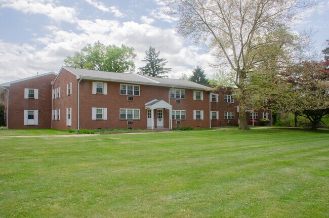 Building Photo - Valley Green Apartments