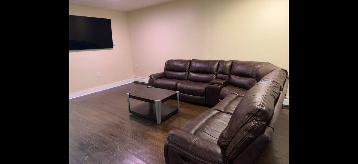 Building Photo - 101 1/2 Ocean Ave