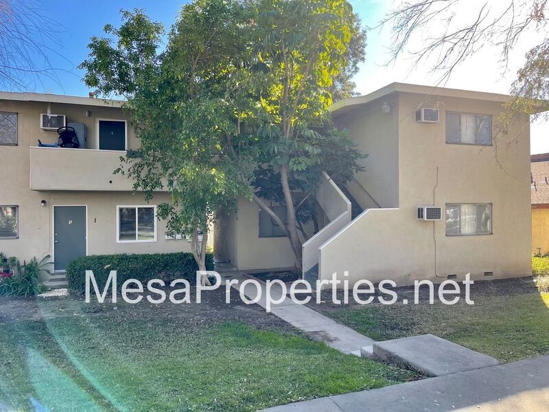 Foto principal - 244 W Arrow Hwy