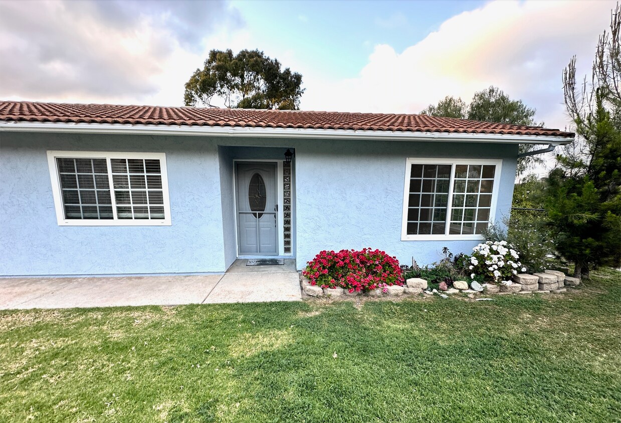 Primary Photo - 2723 Moundview Pl