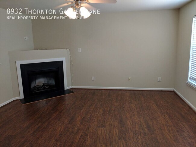 Foto del edificio - 8932 Thornton Garden Ln