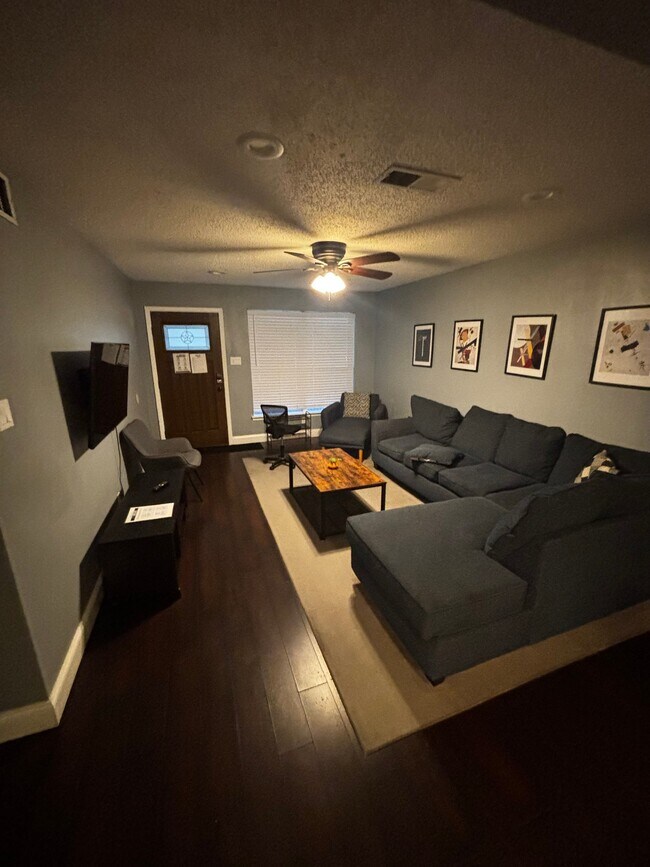 Foto del edificio - 6313 Greenlee St