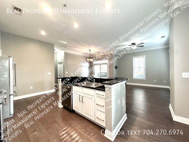 Building Photo - Charming 1BR/1BA Condo in the heart of Cha...