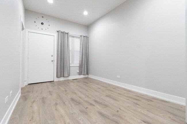 Building Photo - 4254 S Artesian Ave