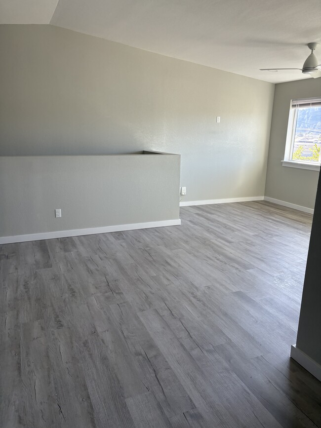 Building Photo - 682 Elm Ave