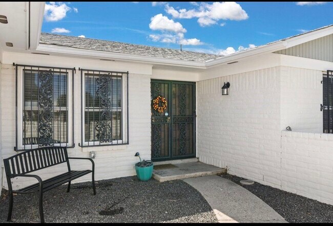 Foto del edificio - 12100 Woodland Ave NE