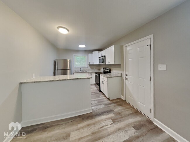 Building Photo - 2400 Longleaf Dr