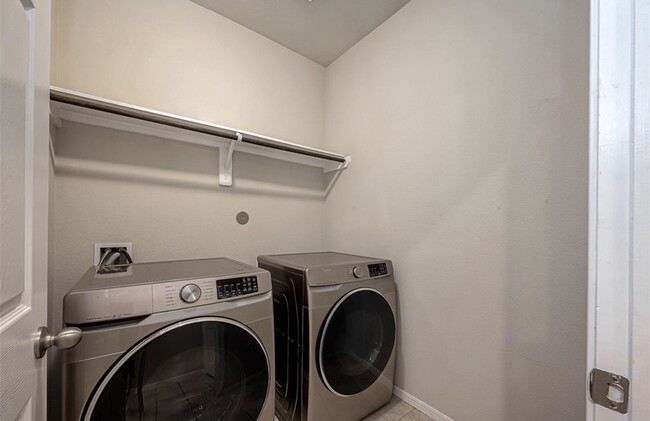 Building Photo - 6409 Hollock Meadows Ln